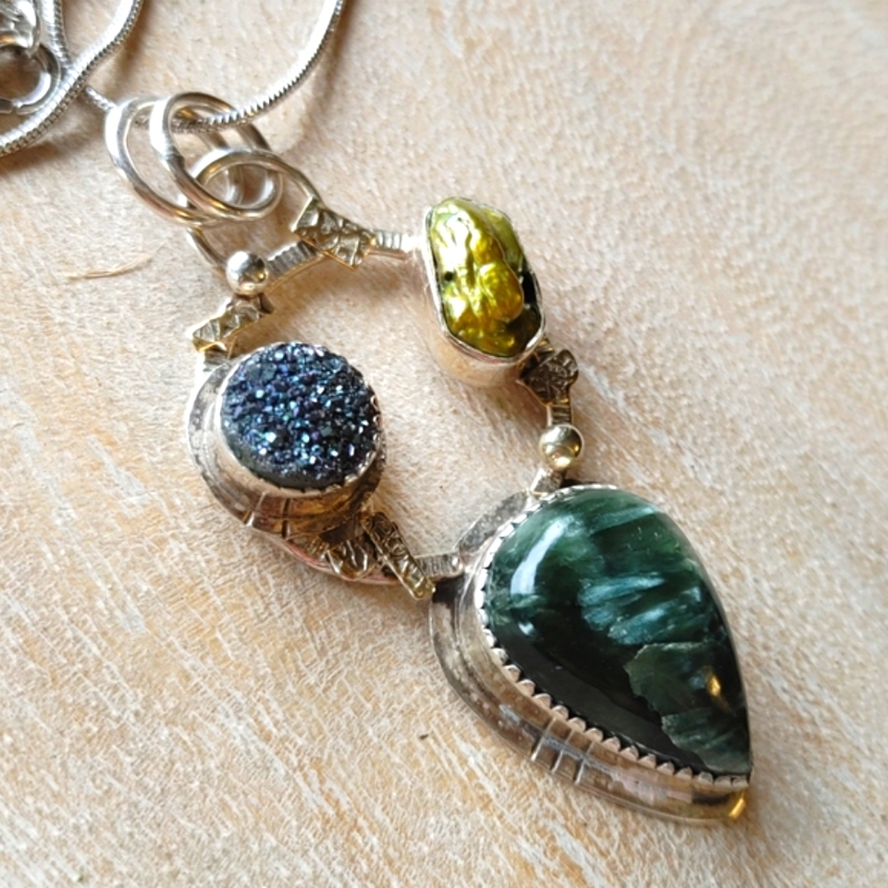 Seraphinite Art Piece Pendant in 925 Sterling Silver (2.5"), w/ Peridot Chain